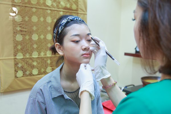 Thẩm mỹ điêu khắc lông mày giá bao nhiêu?