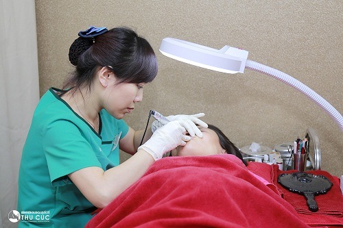 Trị thâm môi nam giới bằng phương pháp phun môi