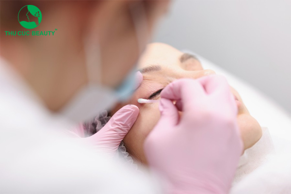 Cách chăm sóc mắt sau phun cho mau lành và lên màu đẹp tự nhiên