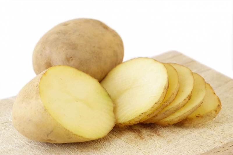 Trị thâm quầng mắt bằng khoai tây