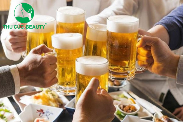 Cắt mí uống bia được không