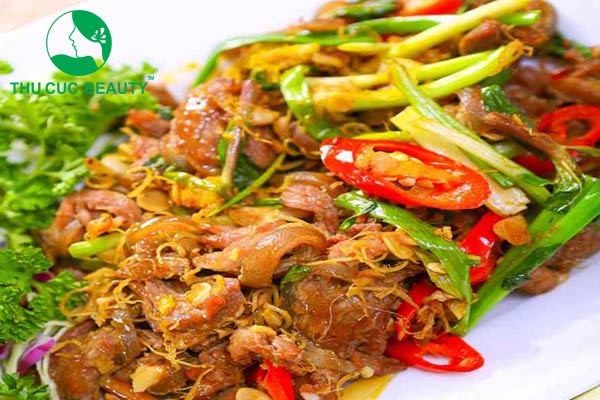 Cắt mí có ăn được thịt dê không