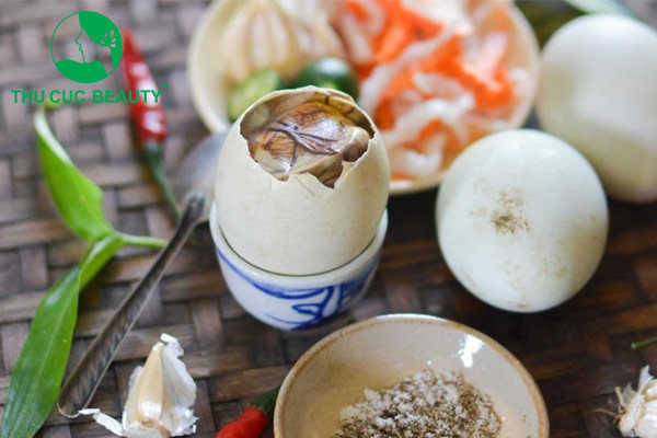 Cắt mí có được ăn trứng vịt lộn không