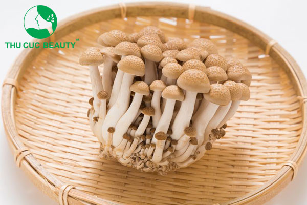 Nâng mũi ăn nấm được không