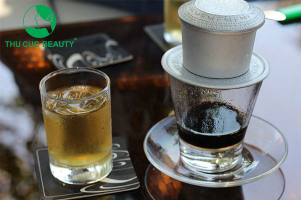 Nâng mũi có được uống cafe