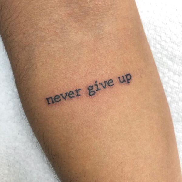 Tatoo chữ never give up