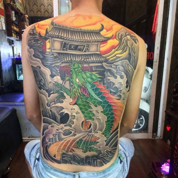 Tattoo chú cá chép hóa thành rồng kín sườn lưng đẹp