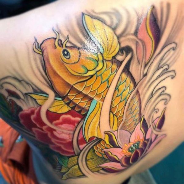 Tattoo chú cá chép hóa thành rồng color vàng