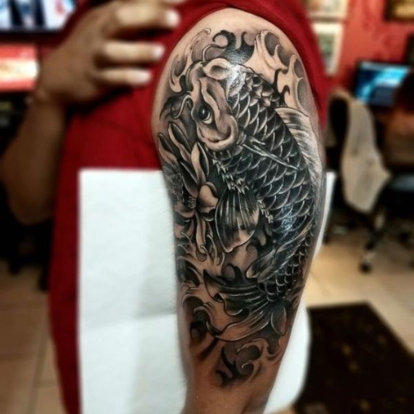 Tattoo chú cá chép hóa thành rồng ở bẫy vai