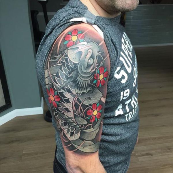 Tattoo chú cá chép hóa thành rồng ở bắp tay
