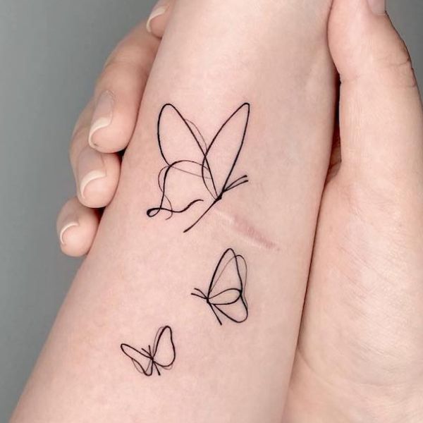 Tattoo cánh tay con cái bướm