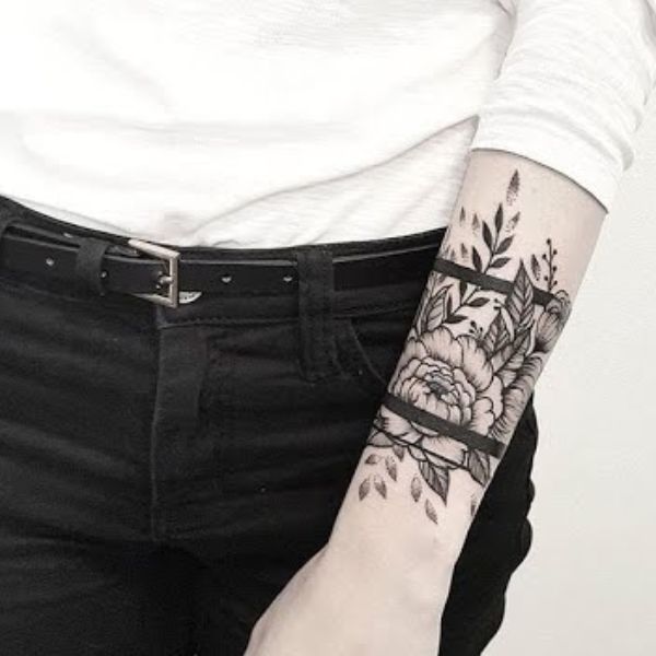 Tattoo cánh tay nữ