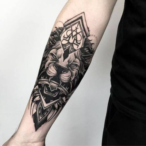 Tattoo cánh tay sư tử