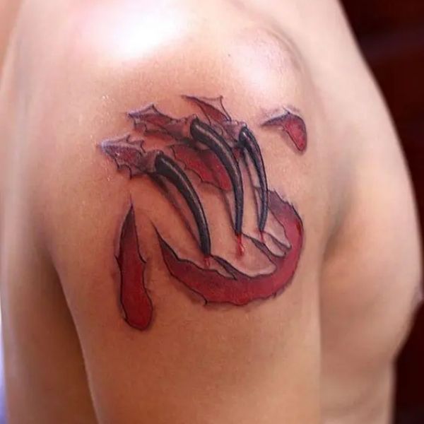Tattoo chữ nhẫn móng vuốt đỏ