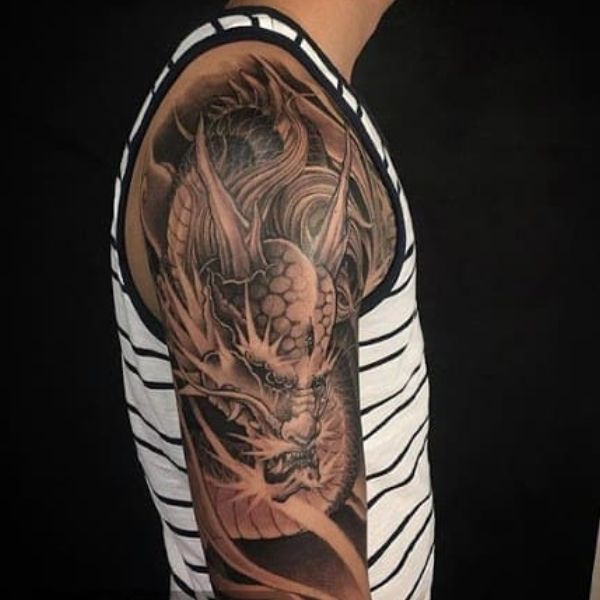 Tattoo đầu rồng ở bắp tay