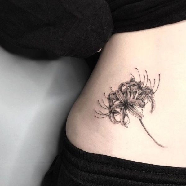 Tattoo hoa bỉ ngạn đen