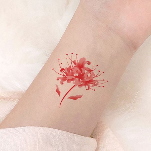 Tattoo hoa bỉ ngạn ở tay cho nữ