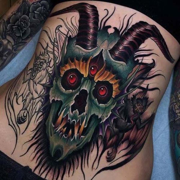Tattoo mặt quỷ đầu dê ở lưng