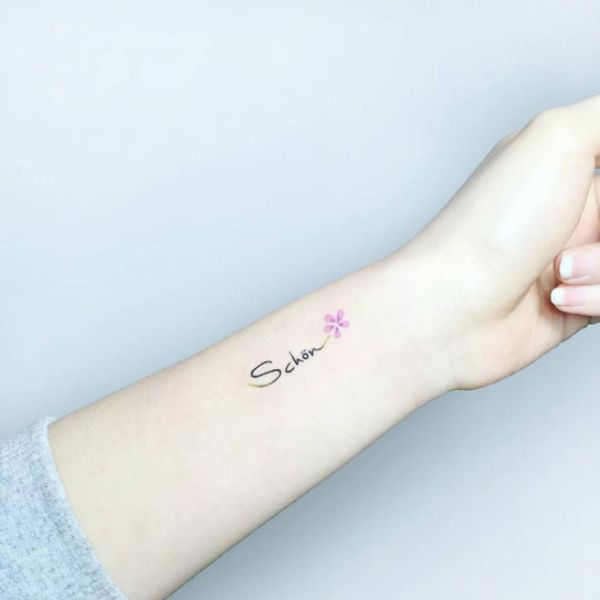 Tattoo mini ở cổ tay