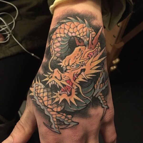 Tattoo rồng ở tay