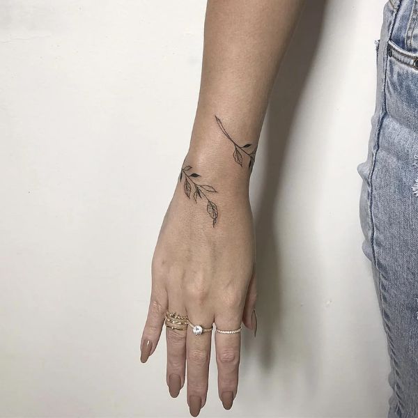Tattoo vòng tay hoa