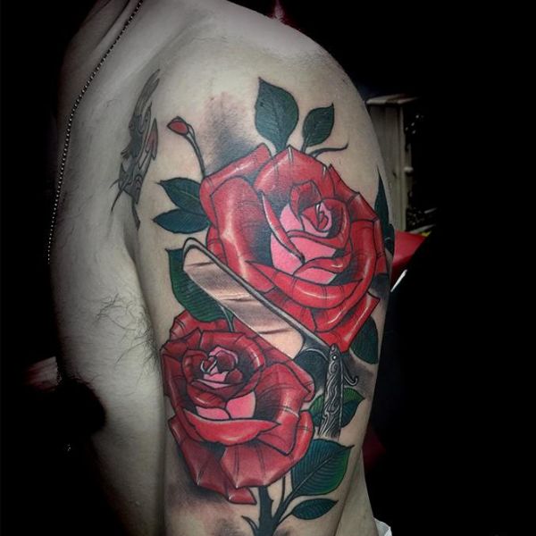 Tatoo hoa hồng bắp tay
