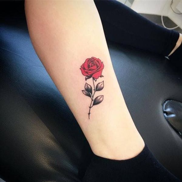 Tatoo hoa hồng ở cổ chân cho nữ