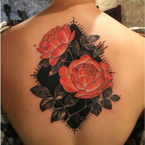 Tatoo hoa hồng sau lưng