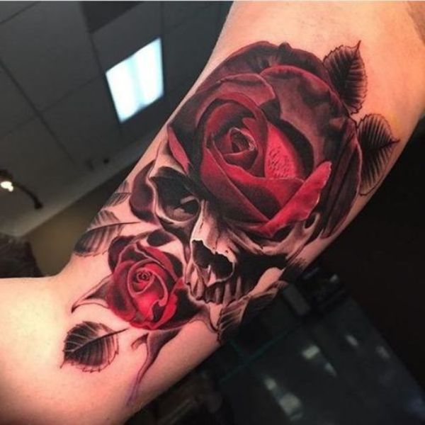 Tatoo hoa hồng trên tay