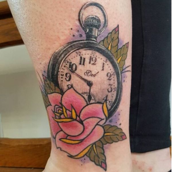 Tatoo hoa hồng và đồng hồ