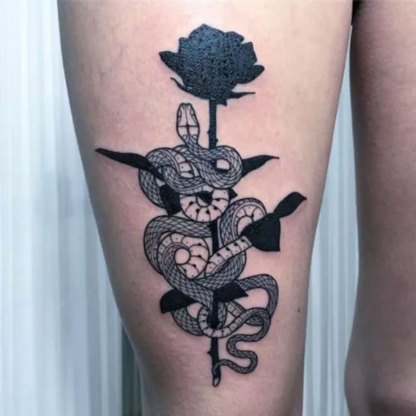 Tatoo hoa hồng và rắn