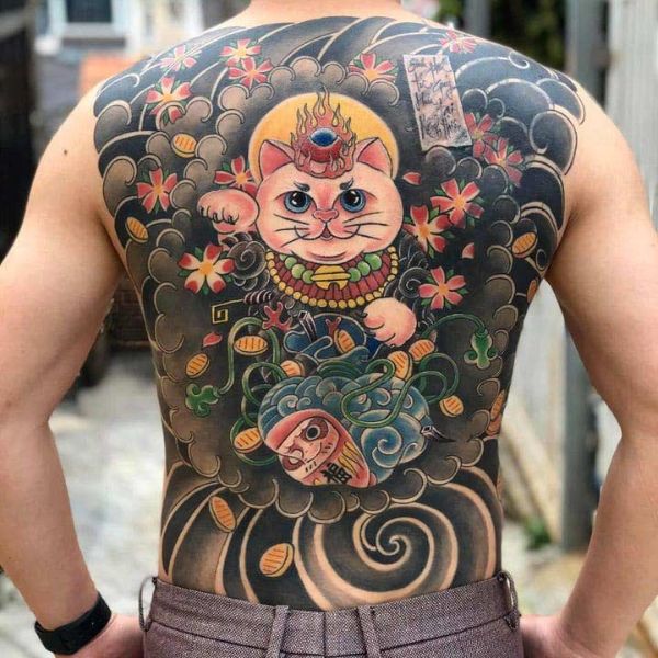 tatoo mèo thần tài kín lưng