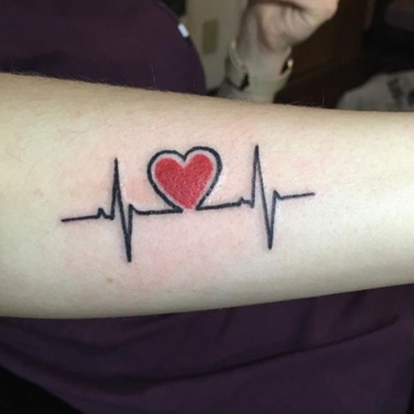 tatoo ngược tim mini