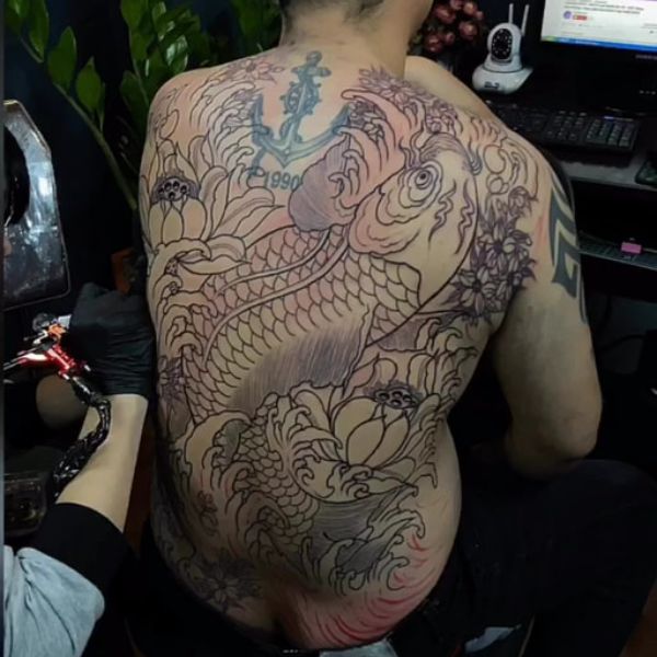 Khung tattoo con cá chép hoa sen