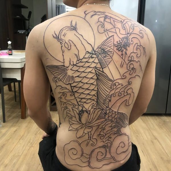 Khung tattoo cá chép vàng kín lưng