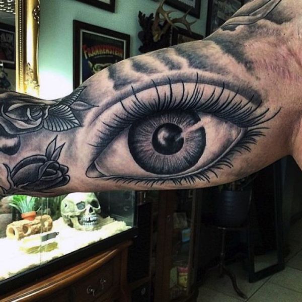 Tattoo bắp tay hình con mắt