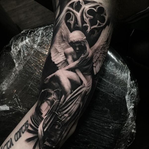 Tattoo bắp tay hình thiên thần
