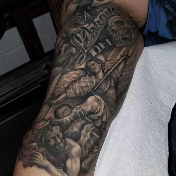 Tattoo bắp tay thiên thần và ác quỷ