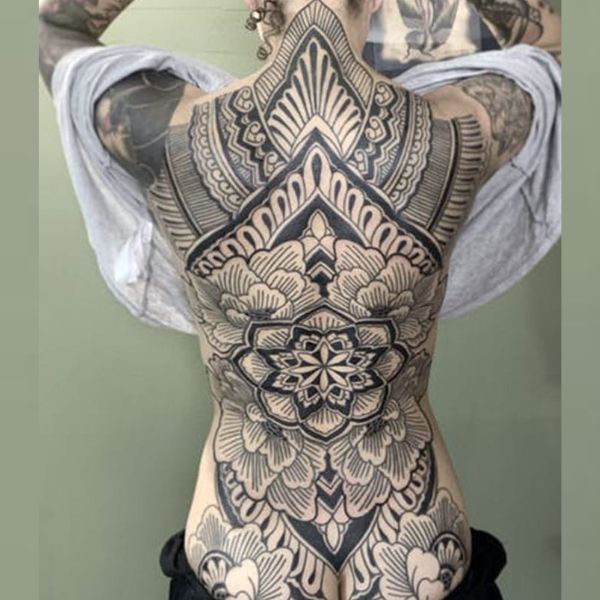 Tattoo bít lưng cho nữ
