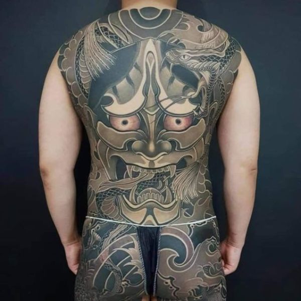 Tattoo bít lưng mặt quỷ