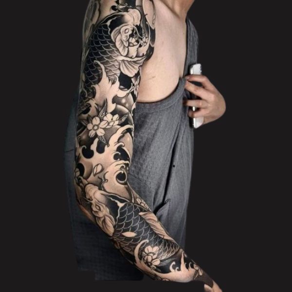 Tattoo cá chép full tay đen trắng