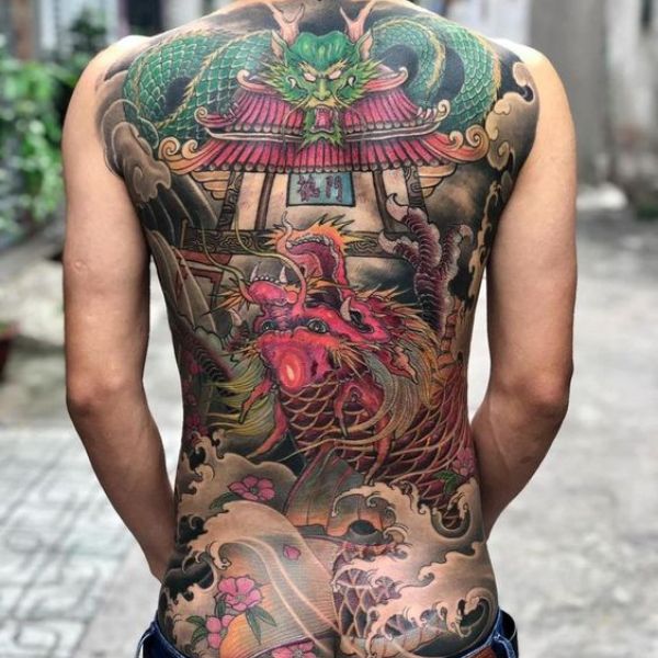 Tattoo cá chép vàng hóa thành rồng kín lưng