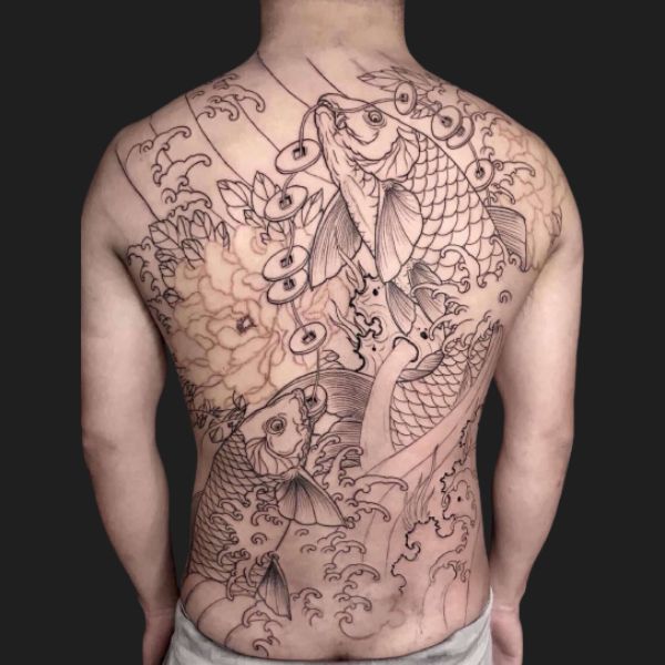Tattoo con cá chép hóa thành rồng kín sườn lưng khung