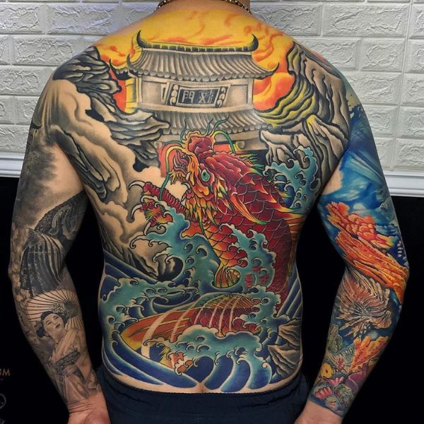 Tattoo con cá chép hóa thành rồng kín lưng