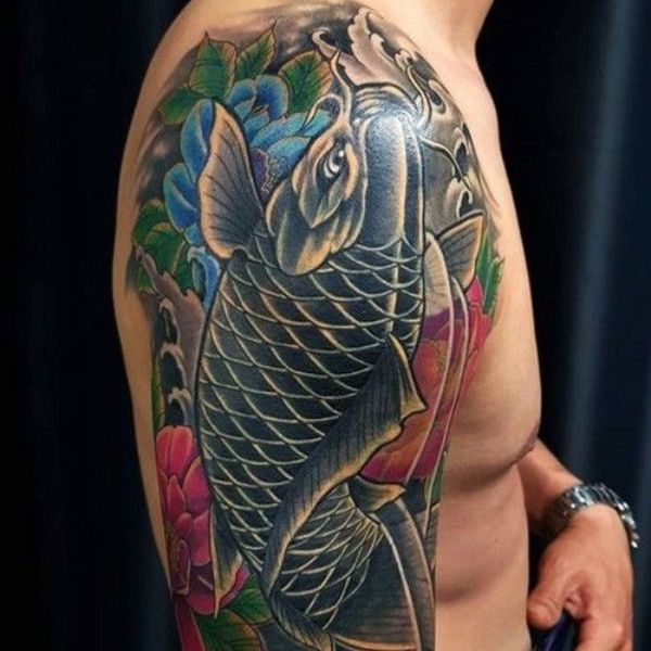 Tattoo chú cá chép hoa sen bắp tay