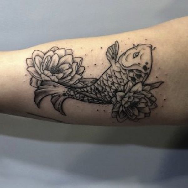 Tattoo chú cá chép hoa sen đơn giản