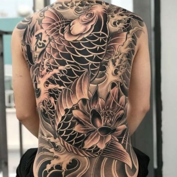 Tattoo chú cá chép hoa sen kín sống lưng đẹp nhất 