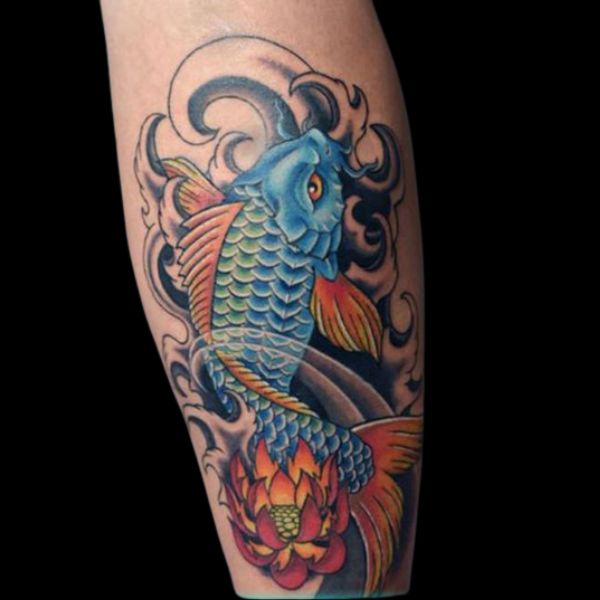 Tattoo chú cá chép hoa sen xanh rớt lam
