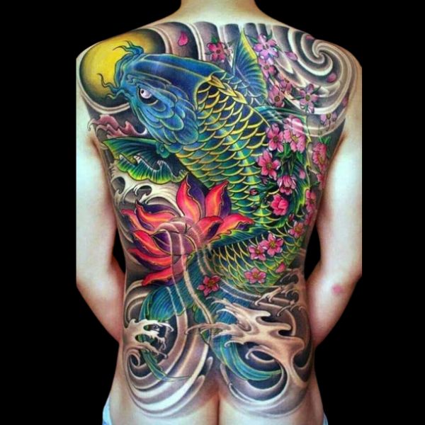 Tattoo cá chép vàng và hoa sen kín lưng