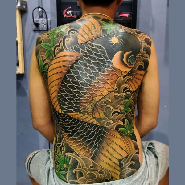 Tattoo cá chép vàng vàng kín lưng